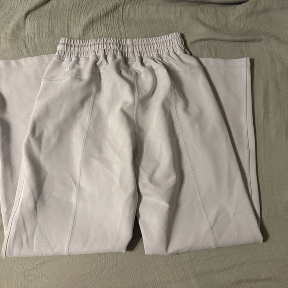 Fake Lululemon pants - Picture 2 of 3